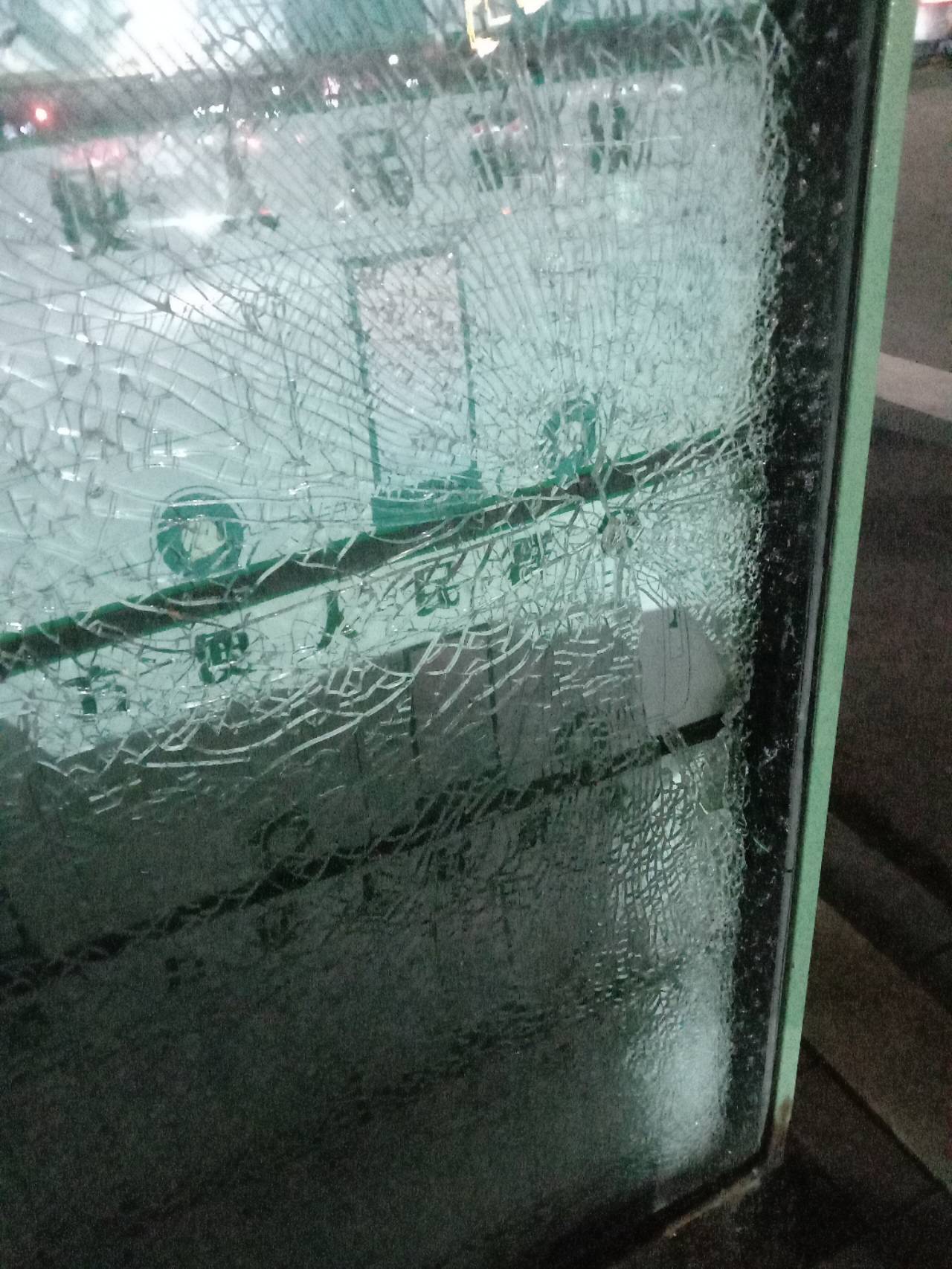 好好的公交站牌